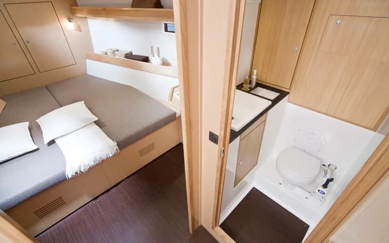 Bavaria Cruiser 45 — салон