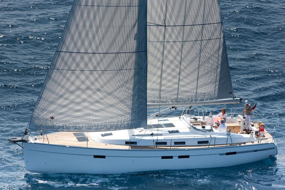 Bavaria Cruiser 45 — на ходу